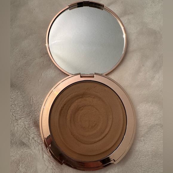 Auth.✅ Charlotte Tilbury Sun-Kissed Glow Bronzer in “ 1 Fair” - Picture 2 of 5